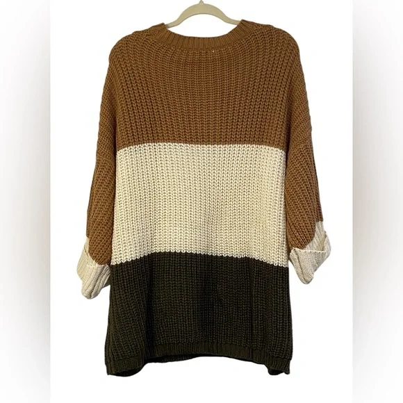 NWOT Oversized Jodifl Sweater - Picture 2 of 5